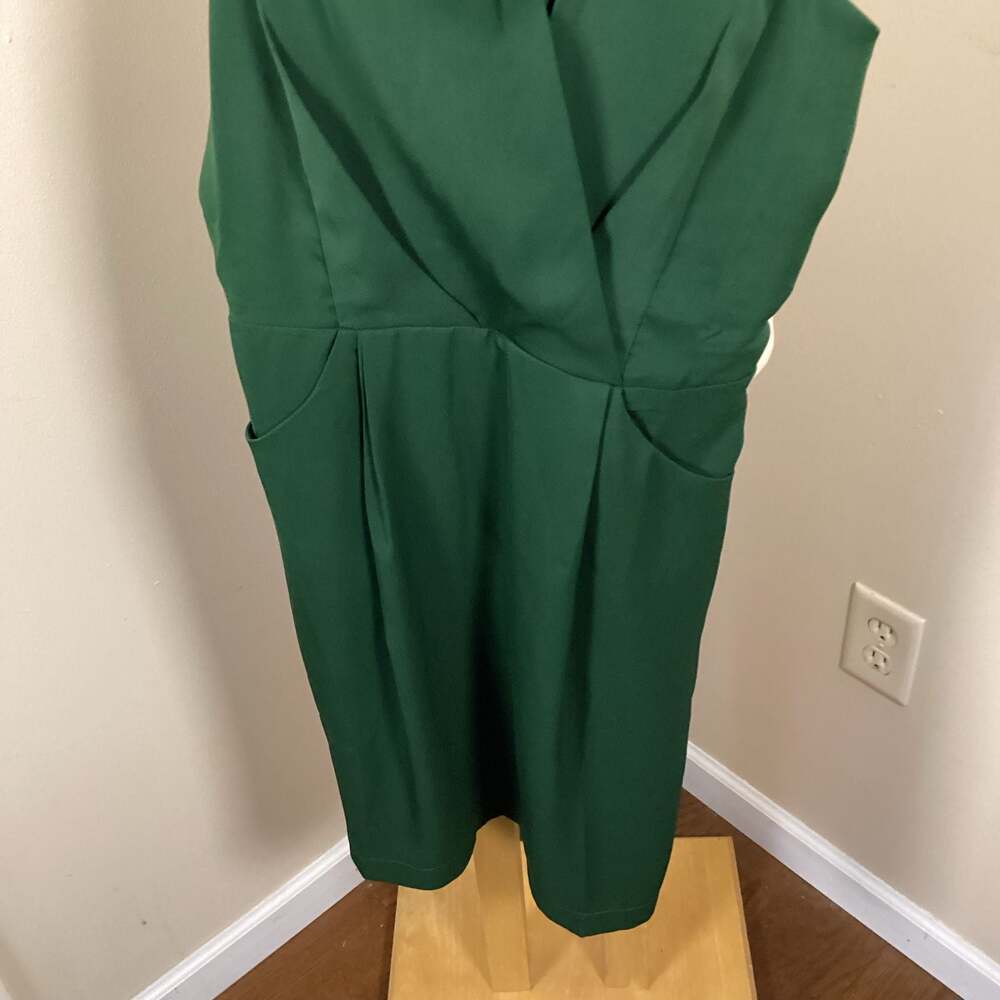 Adelyn Rae Hunter Green Sleeveless V-Neck Sheath Dress with Pockets - Picture 5 of 6
